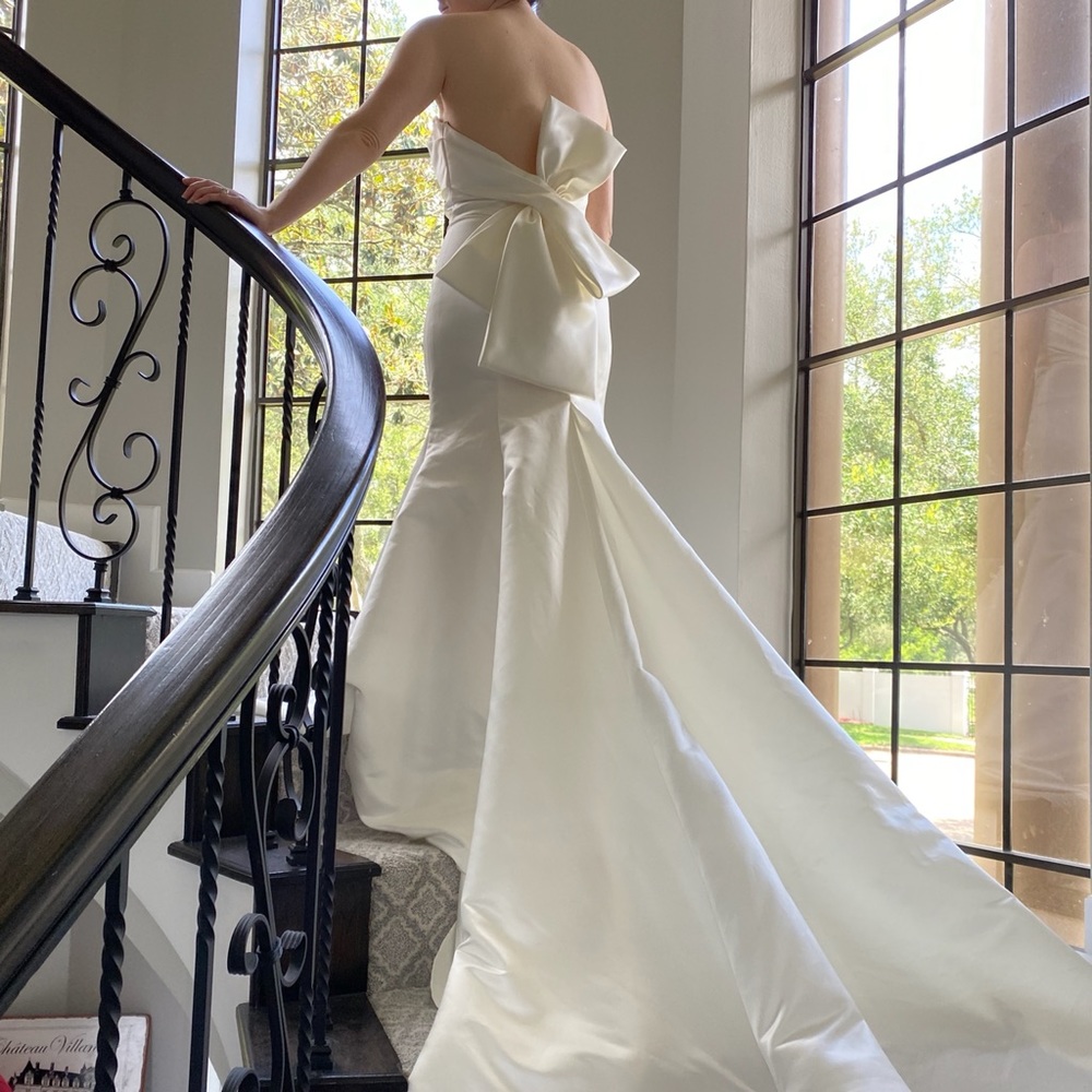 Monique Lhuillier Bridal Gown